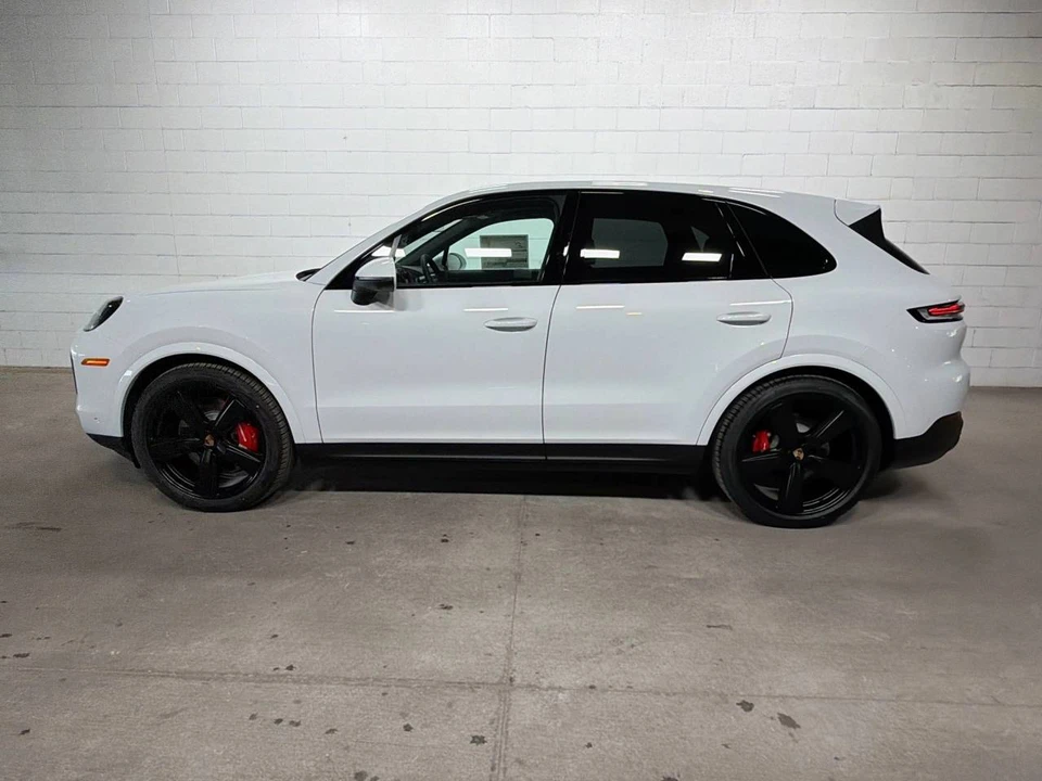 2026 Porsche 9Y0/9Y3 Cayenne S - Image 2 of 5