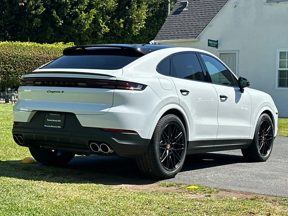 2026 Porsche 9Y0/9Y3 Cayenne S - Image 8 of 31