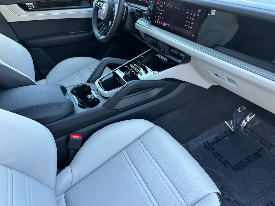 2026 Porsche 9Y0/9Y3 Cayenne S - Image 17 of 31