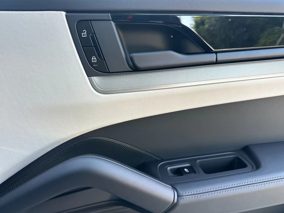 2026 Porsche 9Y0/9Y3 Cayenne S - Image 19 of 31