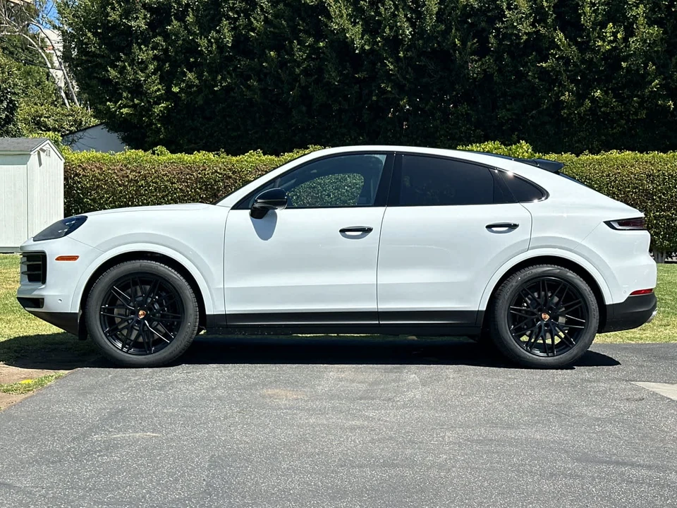 2026 Porsche 9Y0/9Y3 Cayenne S - Image 2 of 31