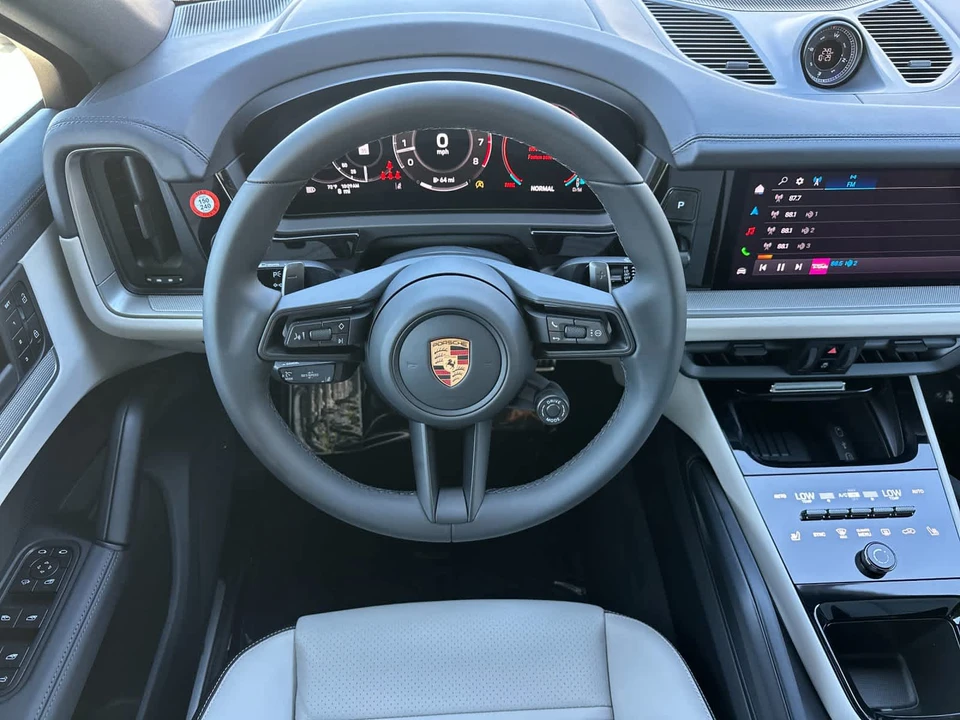 2026 Porsche 9Y0/9Y3 Cayenne S - Image 15 of 31