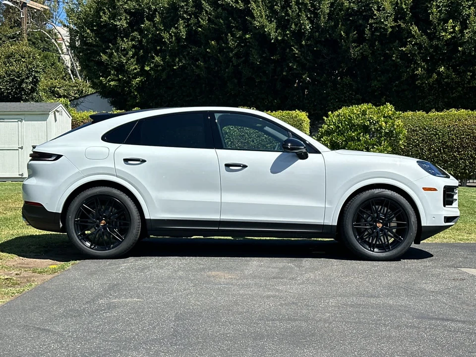 2026 Porsche 9Y0/9Y3 Cayenne S - Image 9 of 31