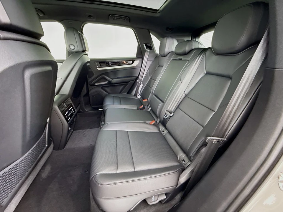2026 Porsche 9Y0/9Y3 Cayenne - Image 23 of 31