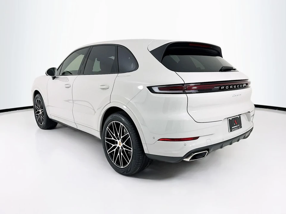 2026 Porsche 9Y0/9Y3 Cayenne - Image 3 of 31