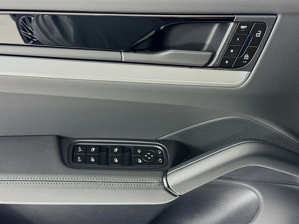2026 Porsche 9Y0/9Y3 Cayenne - Image 11 of 31