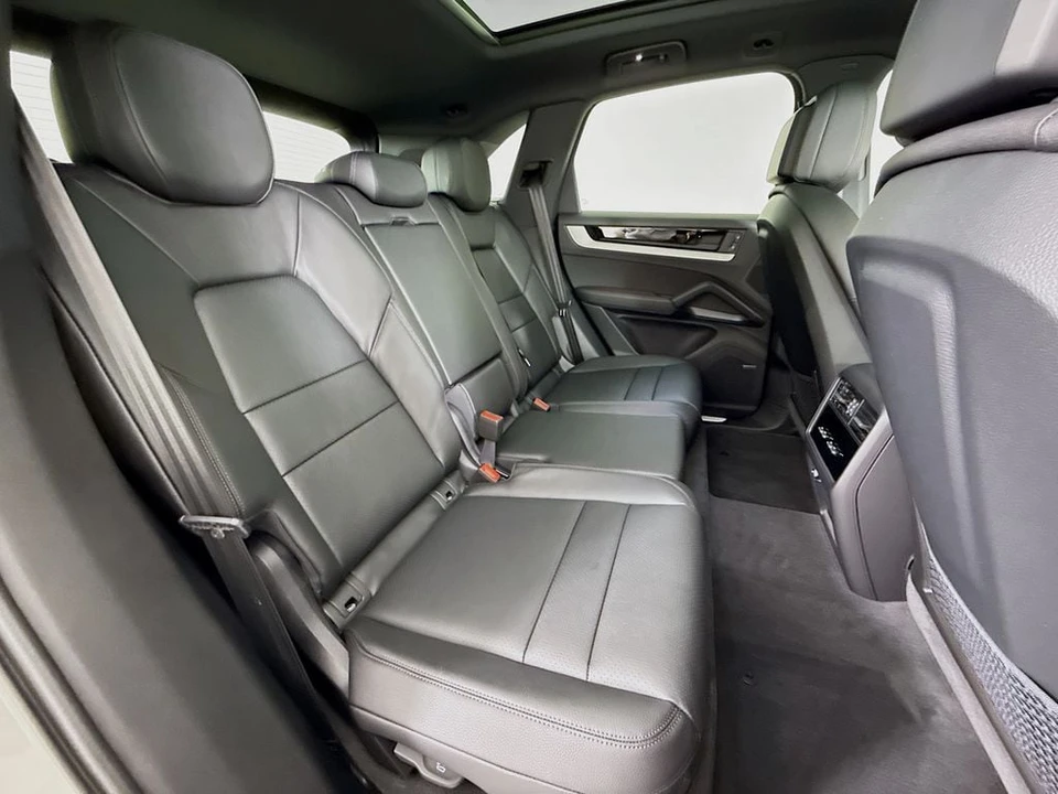 2026 Porsche 9Y0/9Y3 Cayenne - Image 29 of 31