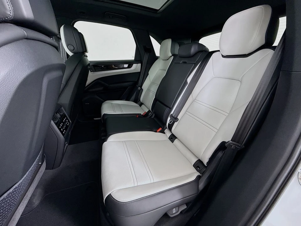 2026 Porsche 9Y0/9Y3 Cayenne - Image 23 of 31