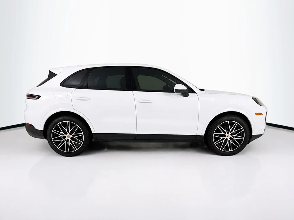 2026 Porsche 9Y0/9Y3 Cayenne - Image 8 of 31