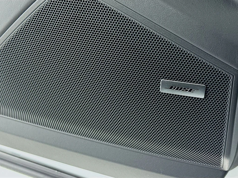 2026 Porsche 9Y0/9Y3 Cayenne - Image 12 of 31
