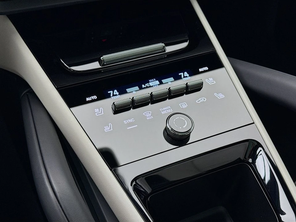 2026 Porsche 9Y0/9Y3 Cayenne - Image 21 of 31