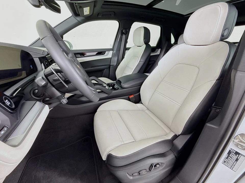 2026 Porsche 9Y0/9Y3 Cayenne - Image 5 of 31