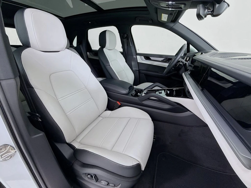 2026 Porsche 9Y0/9Y3 Cayenne - Image 30 of 31