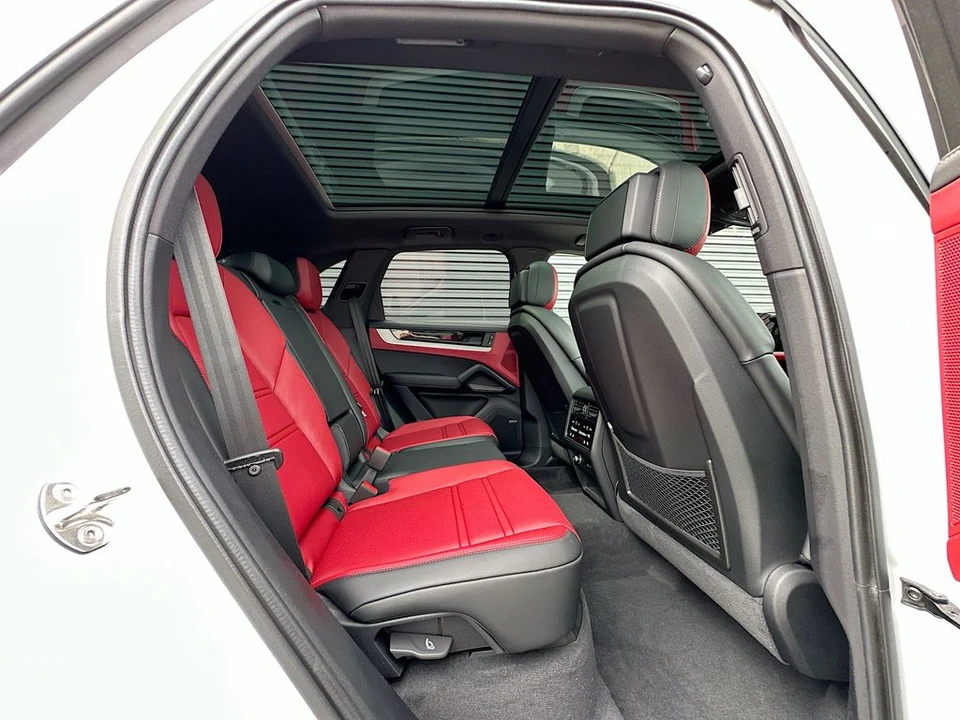 2026 Porsche 9Y0/9Y3 Cayenne - Image 29 of 31