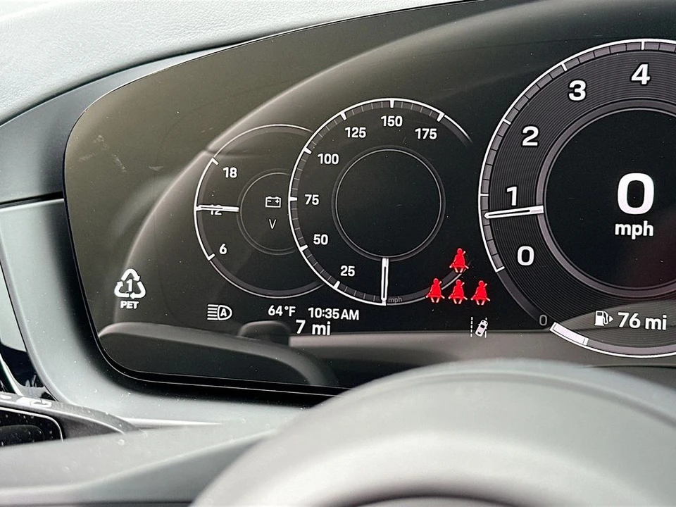 2026 Porsche 9Y0/9Y3 Cayenne - Image 13 of 31