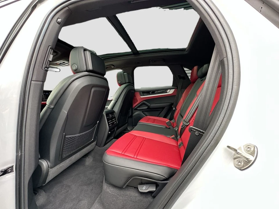 2026 Porsche 9Y0/9Y3 Cayenne - Image 24 of 31