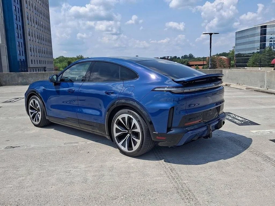 2026 Porsche 9Y0/9Y3 Cayenne Coupe - Image 3 of 4