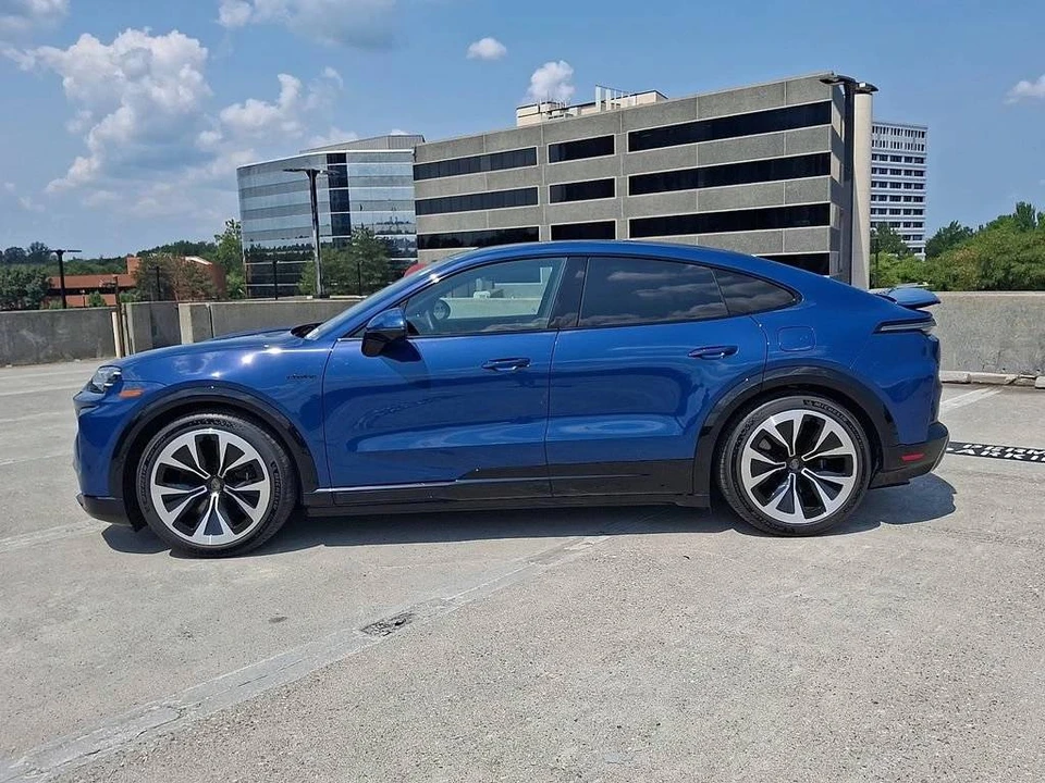 2026 Porsche 9Y0/9Y3 Cayenne Coupe - Image 2 of 4