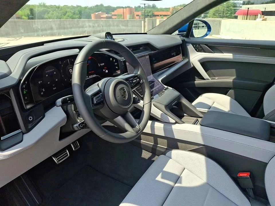 2026 Porsche 9Y0/9Y3 Cayenne Coupe - Image 4 of 4