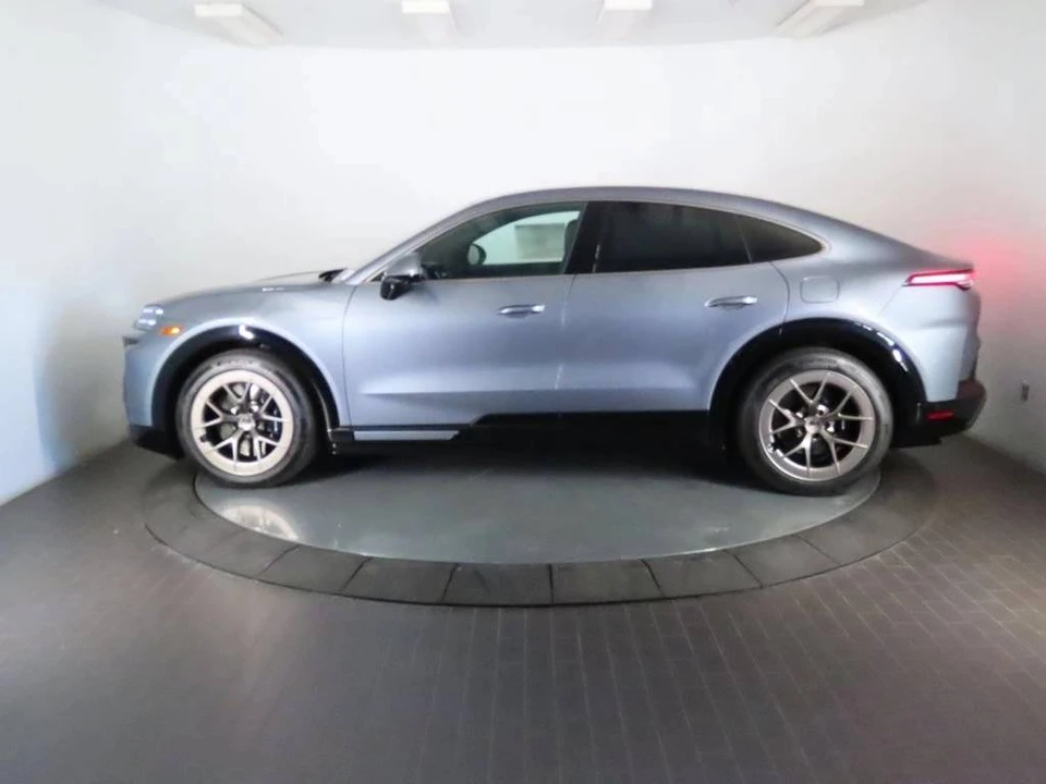 2026 Porsche 9Y0/9Y3 Cayenne Coupe - Image 2 of 4