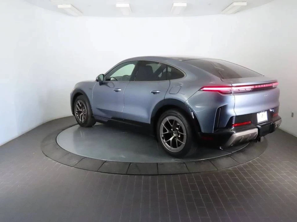 2026 Porsche 9Y0/9Y3 Cayenne Coupe - Image 3 of 4