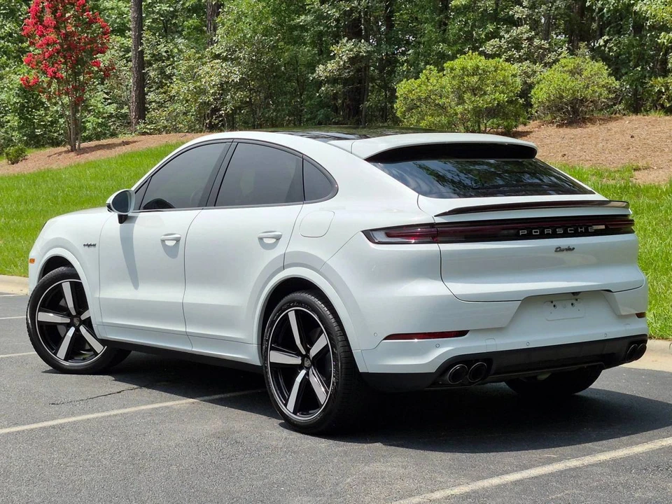 2026 Porsche 9Y0/9Y3 Cayenne Coupe - Image 3 of 5