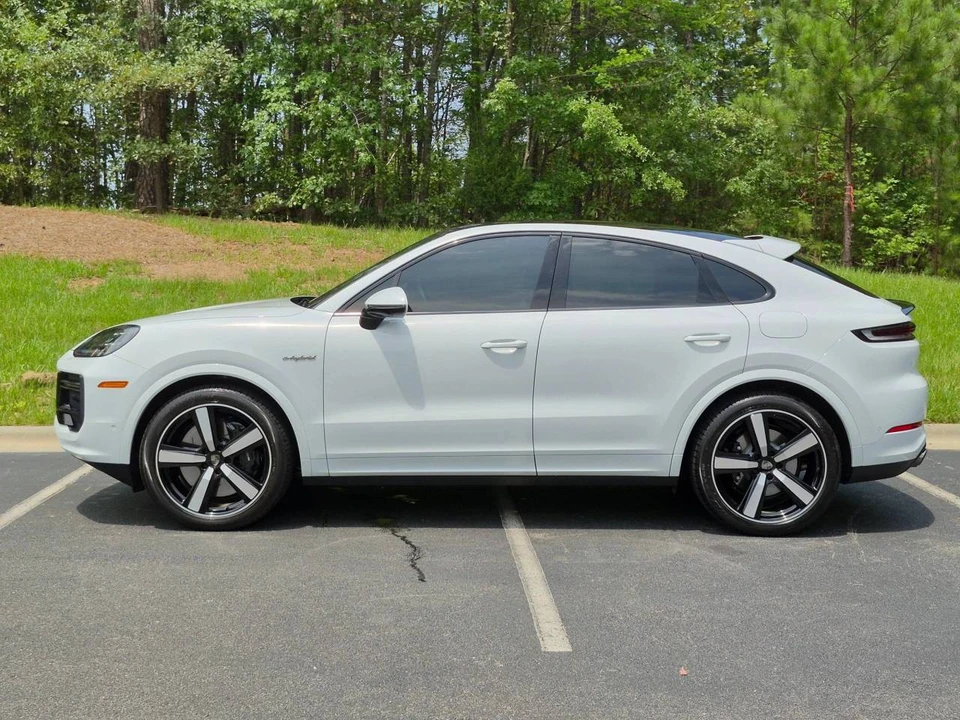 2026 Porsche 9Y0/9Y3 Cayenne Coupe - Image 2 of 5