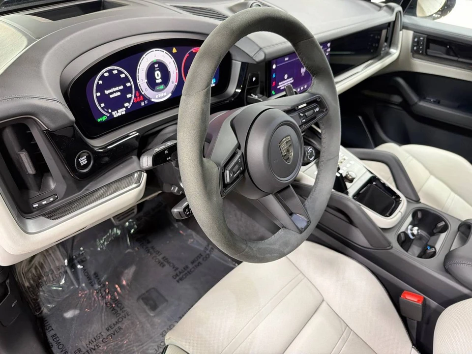 2026 Porsche 9Y0/9Y3 Cayenne Coupe - Image 4 of 5