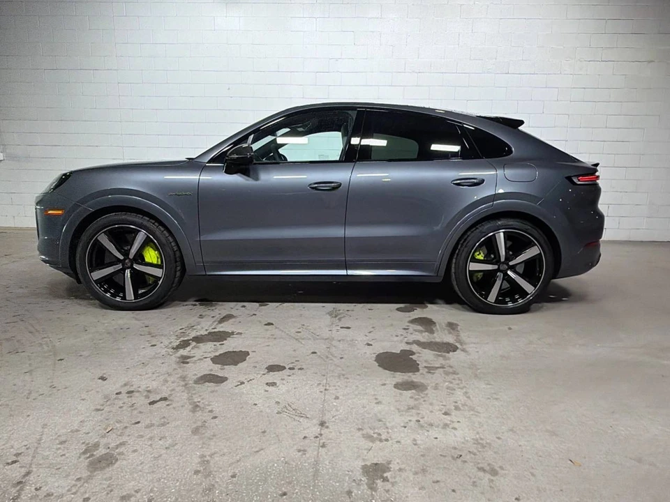 2026 Porsche 9Y0/9Y3 Cayenne Coupe - Image 2 of 5