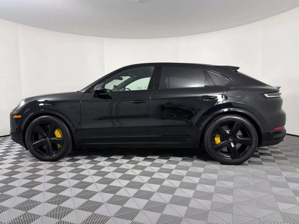 2026 Porsche 9Y0/9Y3 Cayenne Coupe - Image 2 of 5