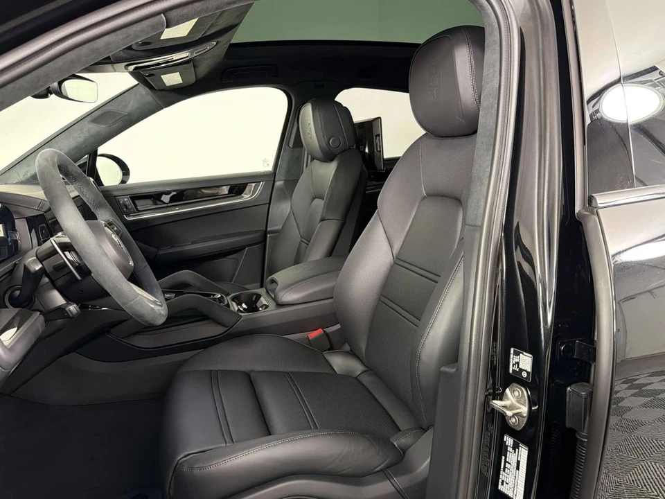 2026 Porsche 9Y0/9Y3 Cayenne Coupe - Image 5 of 5