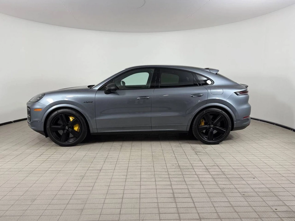 2026 Porsche 9Y0/9Y3 Cayenne Coupe - Image 2 of 4