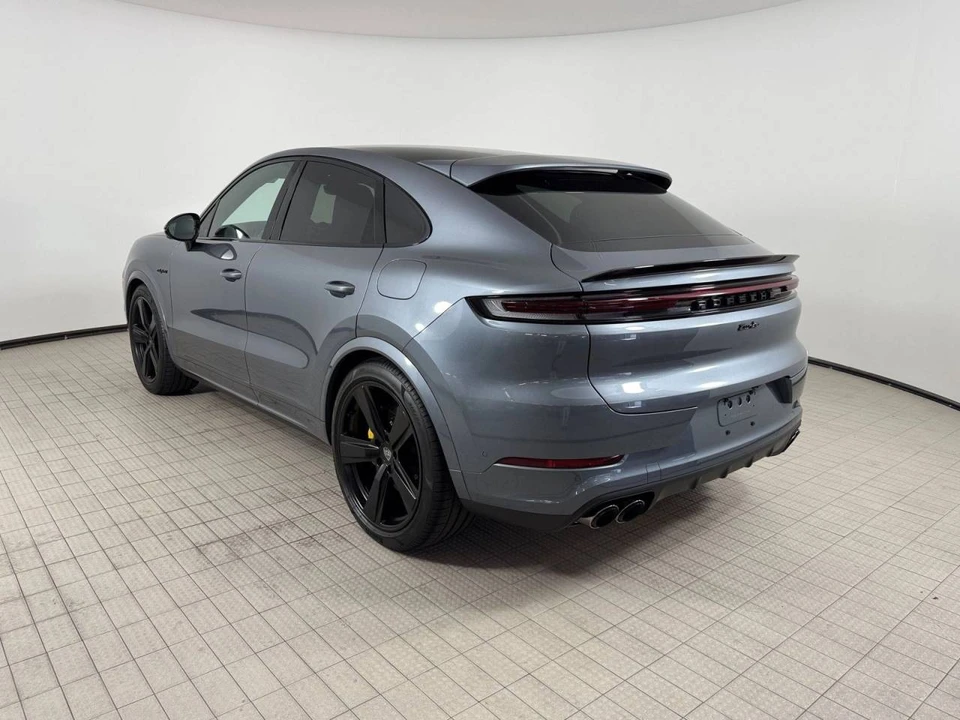 2026 Porsche 9Y0/9Y3 Cayenne Coupe - Image 3 of 4