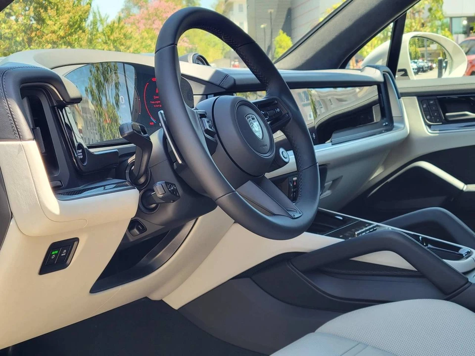 2026 Porsche 9Y0/9Y3 Cayenne Turbo - Image 4 of 4