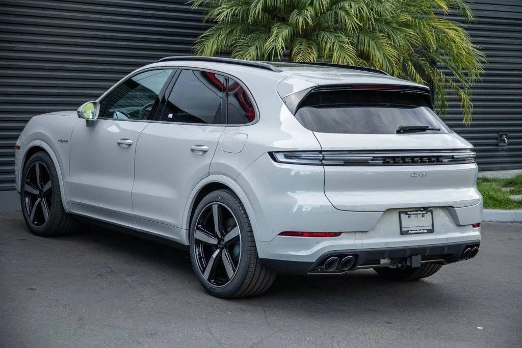 2026 Porsche 9Y0/9Y3 Cayenne Turbo - Image 3 of 5