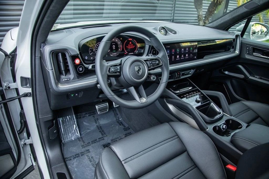 2026 Porsche 9Y0/9Y3 Cayenne Turbo - Image 4 of 5
