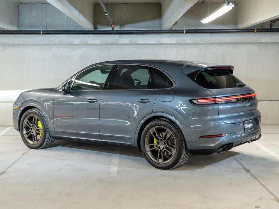 2026 Porsche 9Y0/9Y3 Cayenne Turbo - Image 3 of 27