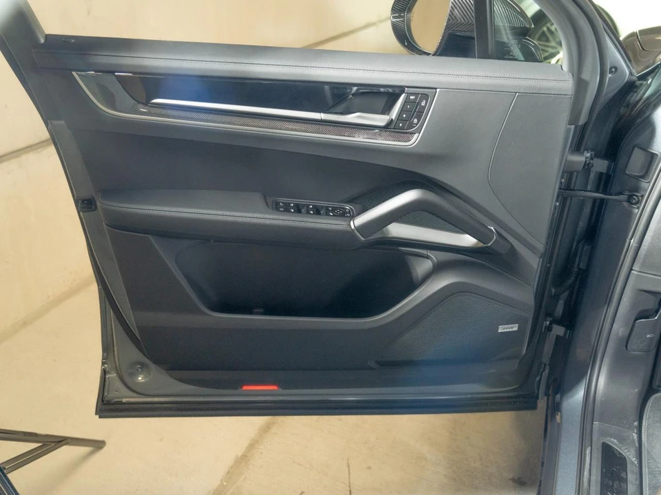 2026 Porsche 9Y0/9Y3 Cayenne Turbo - Image 16 of 27