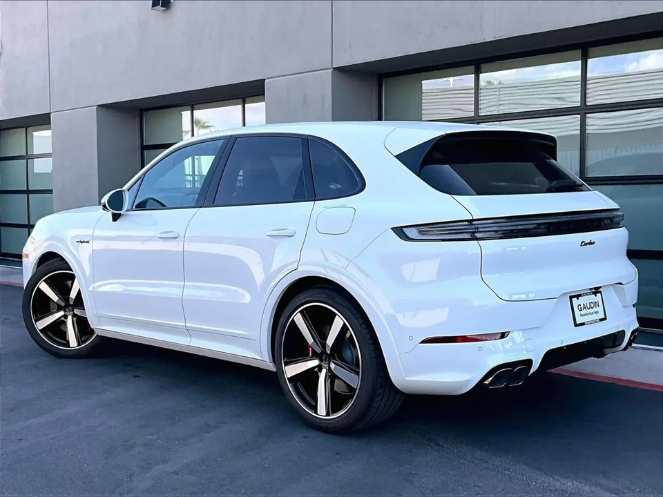 2026 Porsche 9Y0/9Y3 Cayenne Turbo - Image 24 of 31