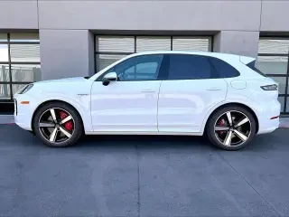 2026 Porsche 9Y0/9Y3 Cayenne Turbo - Image 13 of 31