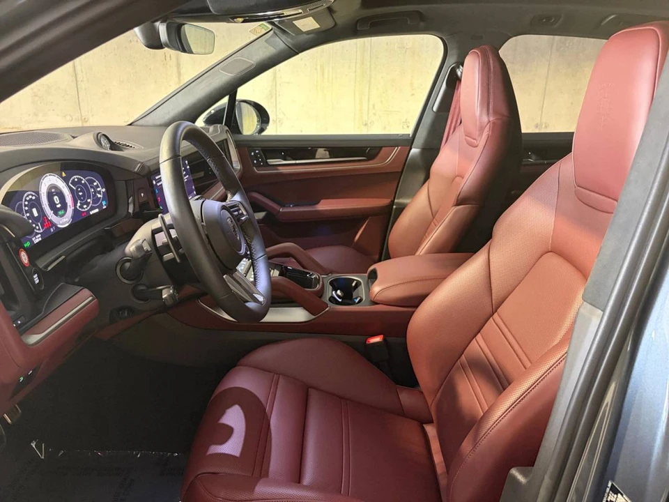2026 Porsche 9Y0/9Y3 Cayenne Turbo - Image 4 of 4