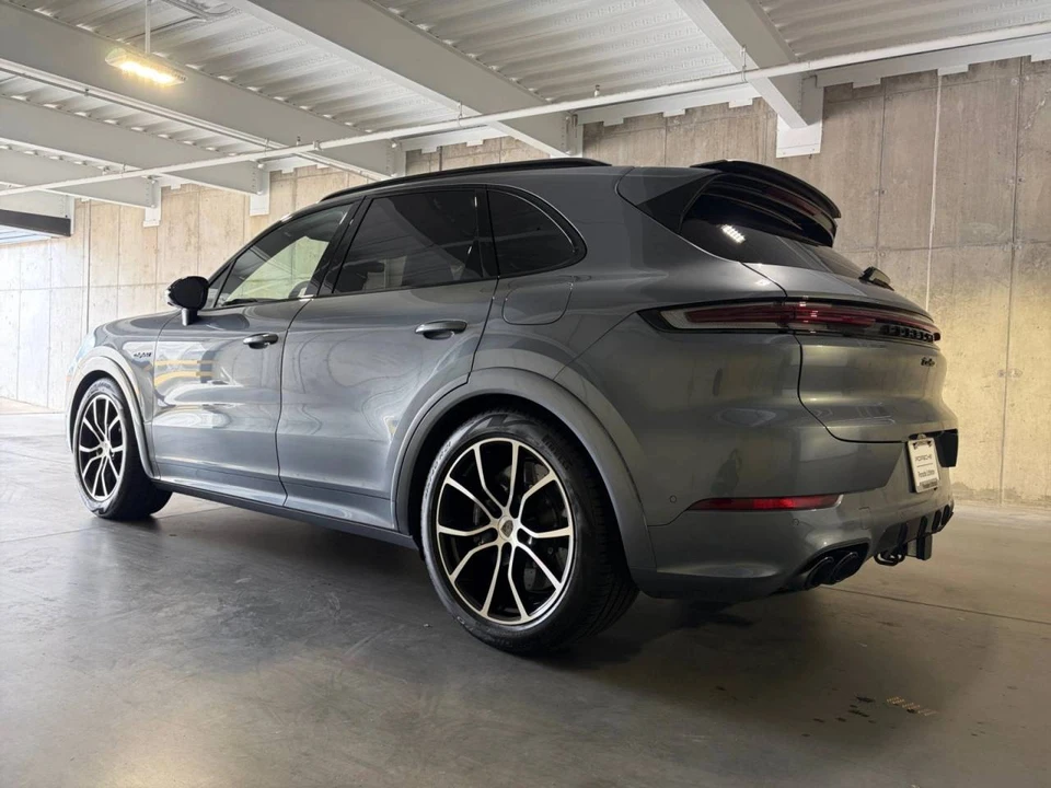 2026 Porsche 9Y0/9Y3 Cayenne Turbo - Image 3 of 4