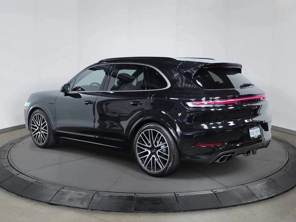 2026 Porsche 9Y0/9Y3 Cayenne Turbo - Image 3 of 5