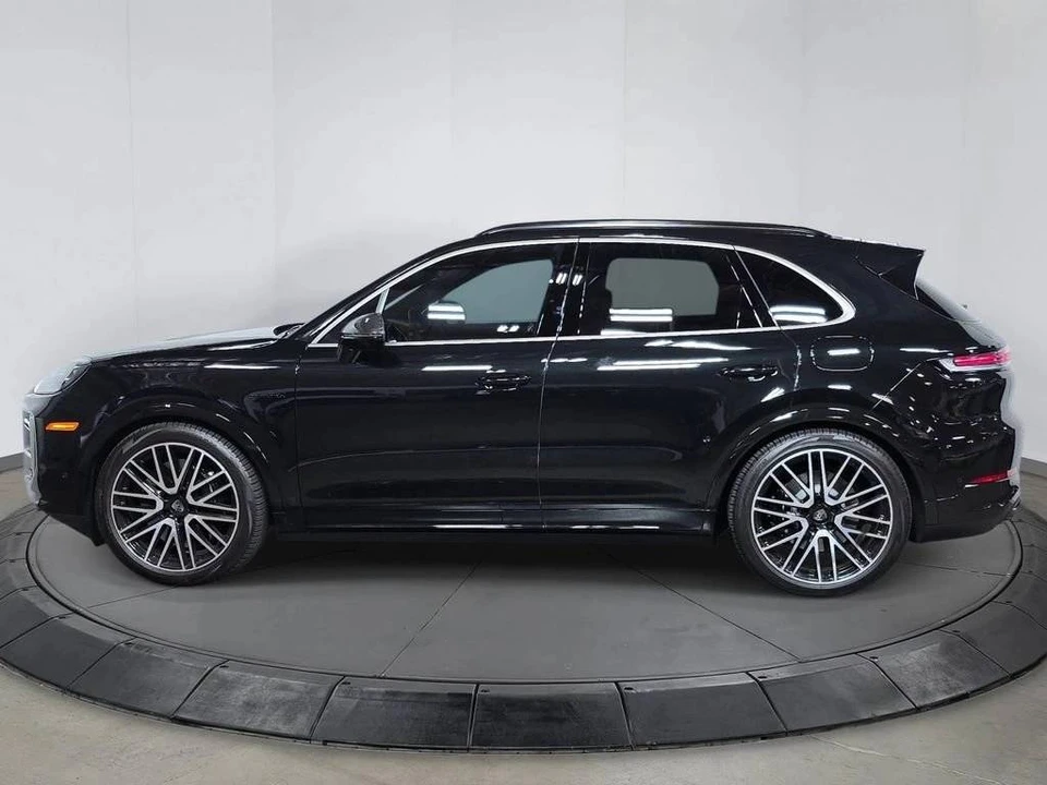 2026 Porsche 9Y0/9Y3 Cayenne Turbo - Image 2 of 5