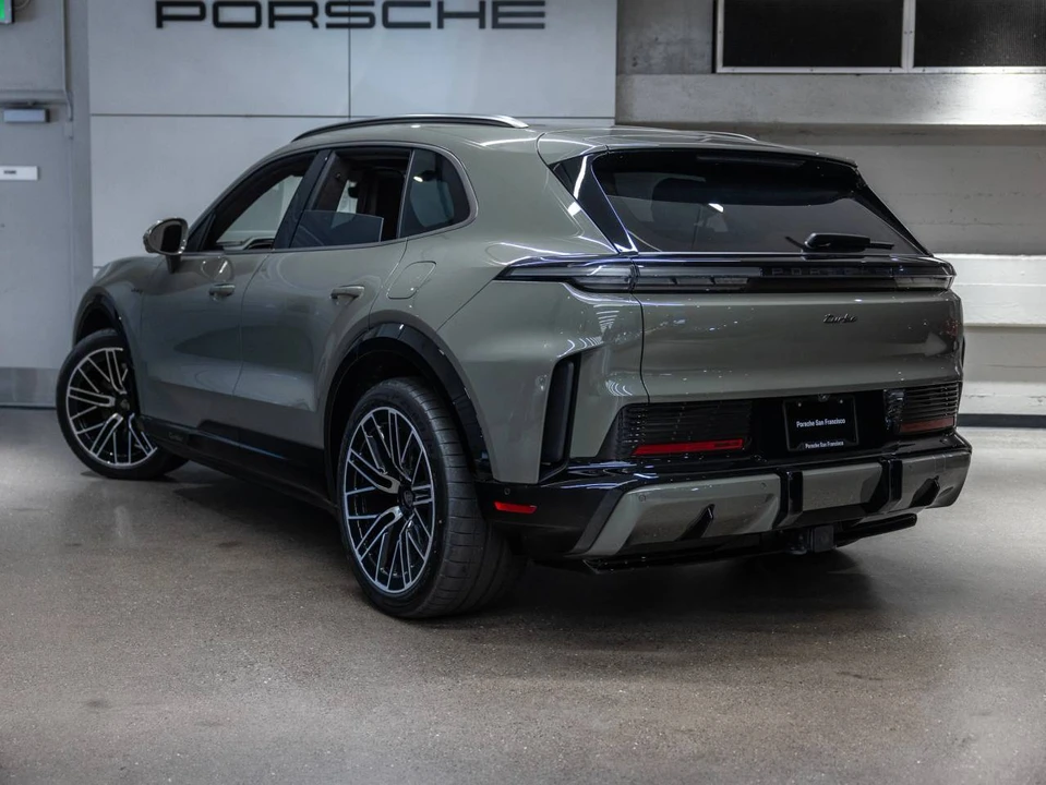 2026 Porsche 9Y0/9Y3 Cayenne Turbo - Image 3 of 4