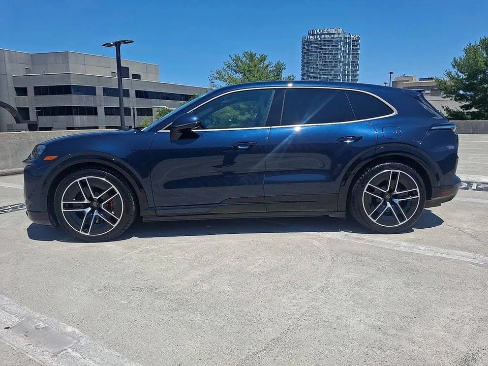 2026 Porsche 9Y0/9Y3 Cayenne Turbo - Image 2 of 5