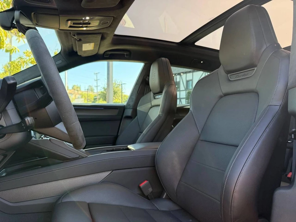 2026 Porsche 9Y0/9Y3 Cayenne Turbo - Image 5 of 5