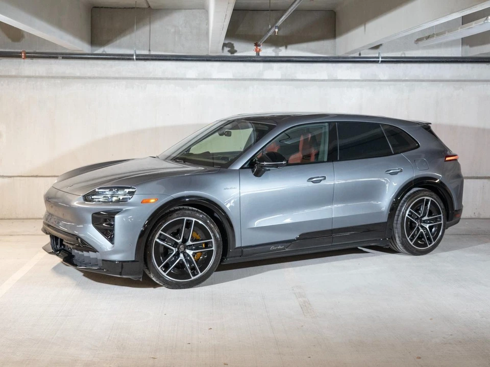 2026 Porsche 9Y0/9Y3 Cayenne Turbo - Image 2 of 30