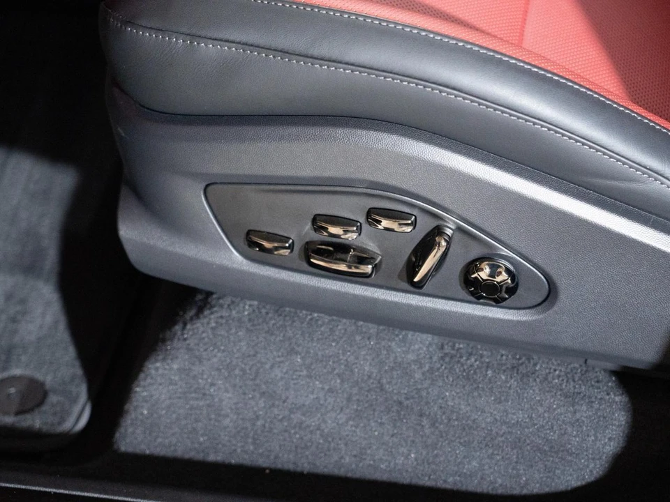 2026 Porsche 9Y0/9Y3 Cayenne Turbo - Image 13 of 30