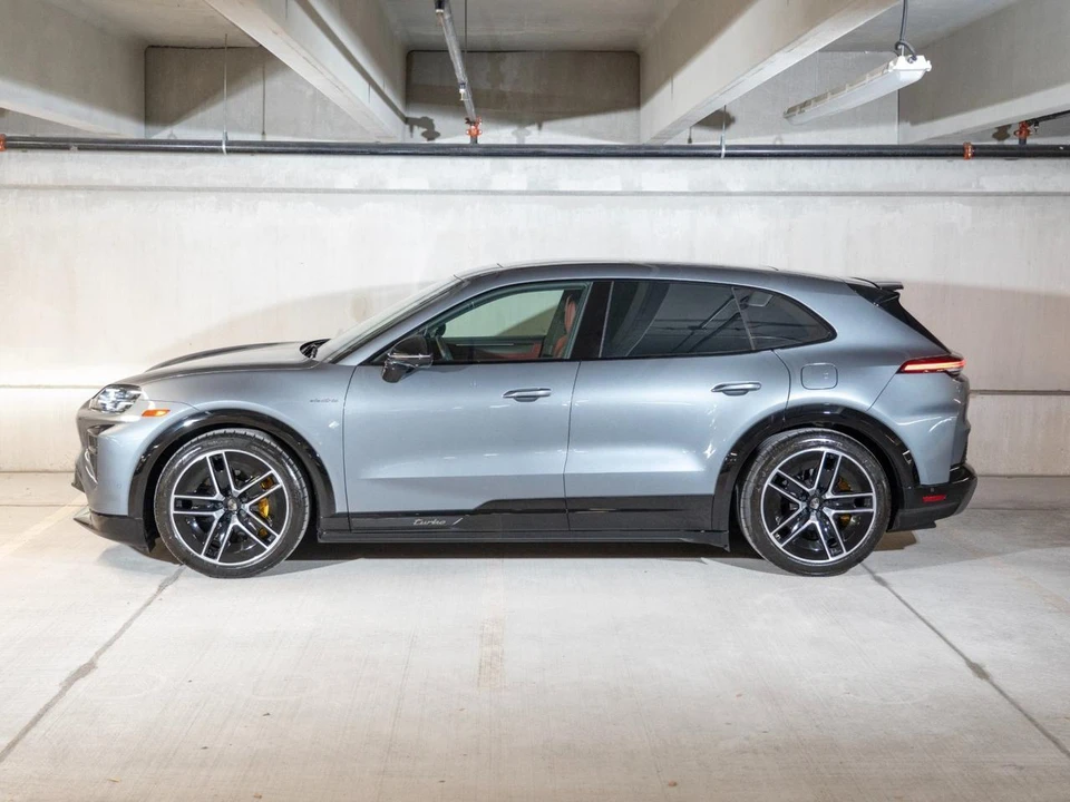 2026 Porsche 9Y0/9Y3 Cayenne Turbo - Image 3 of 30